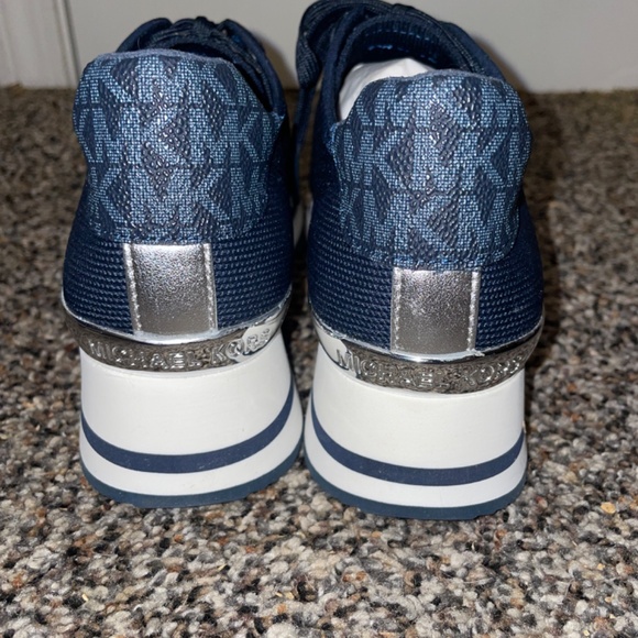 Michael Kors sneaker Monique knit trainer navy Womens Size 6.5 Sold Out - Picture 4 of 6